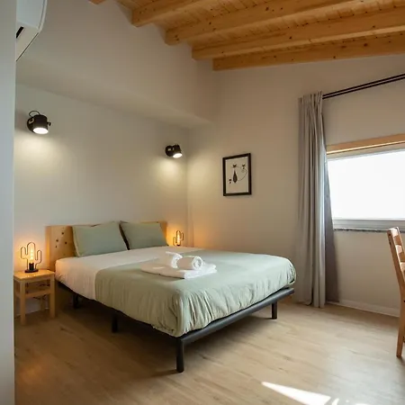 Casa Dos Gatos * לוריניה